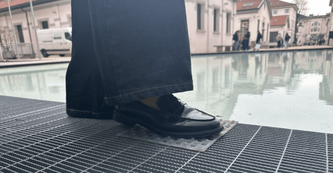 HOLDE — anti-slip mat detail